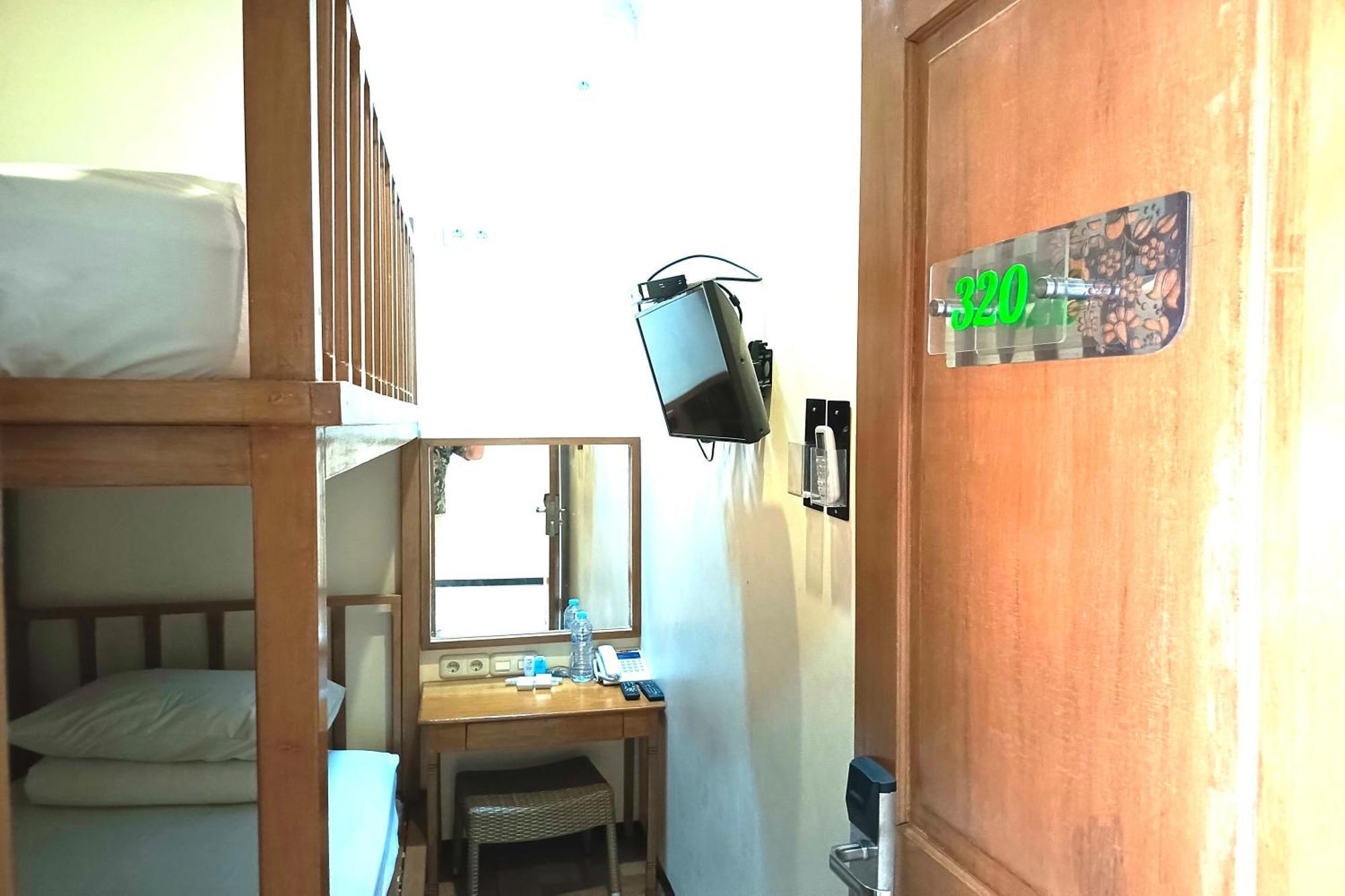Java Capsule Hotel Malang Exterior photo