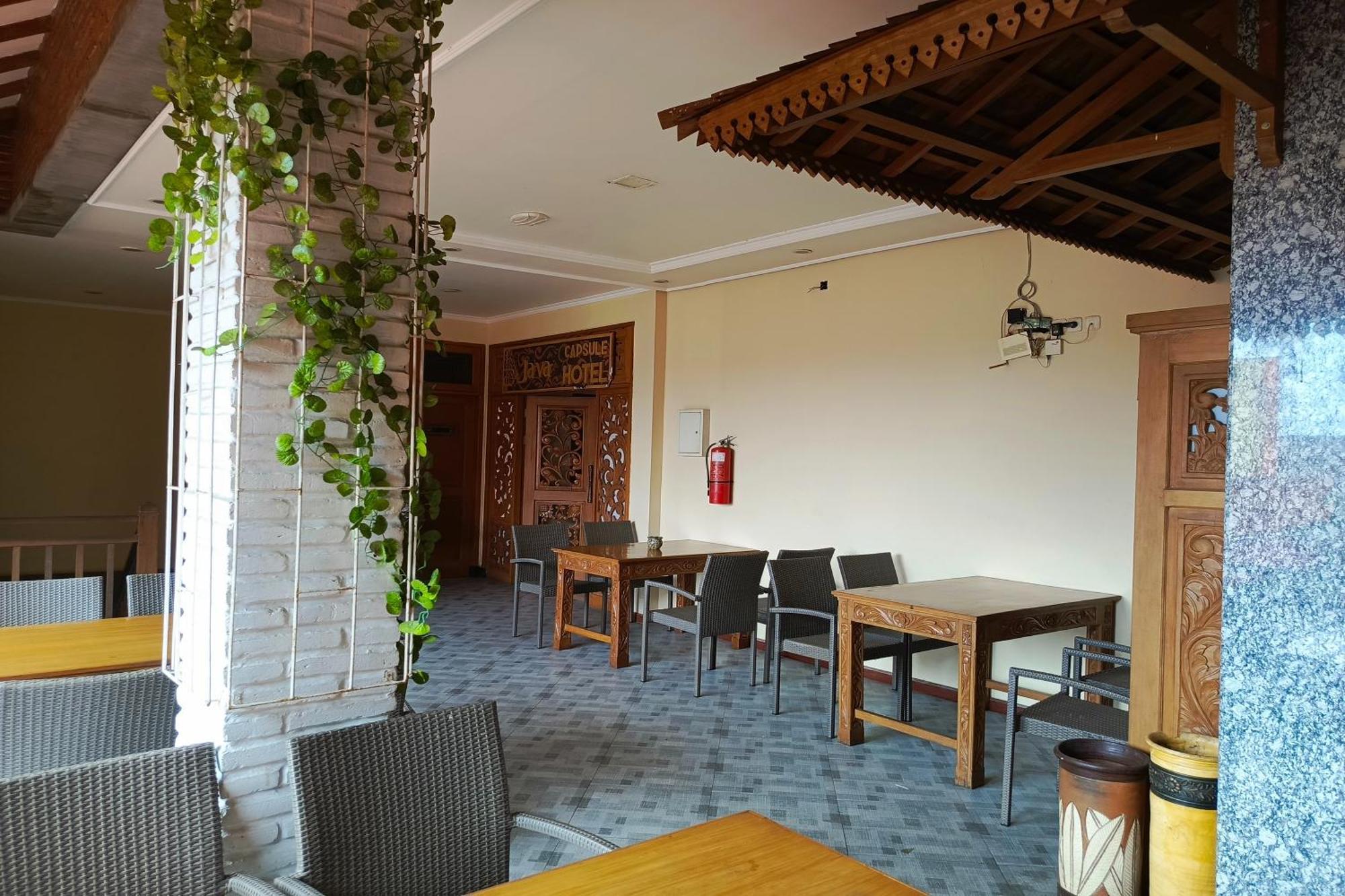 Java Capsule Hotel Malang Exterior photo